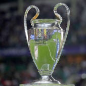 El actual trofeo de la Champions League