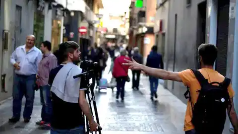 Los dos estudiantes de la UJI grabando el documental. Los dos estudiantes de la UJI grabando el documental.
