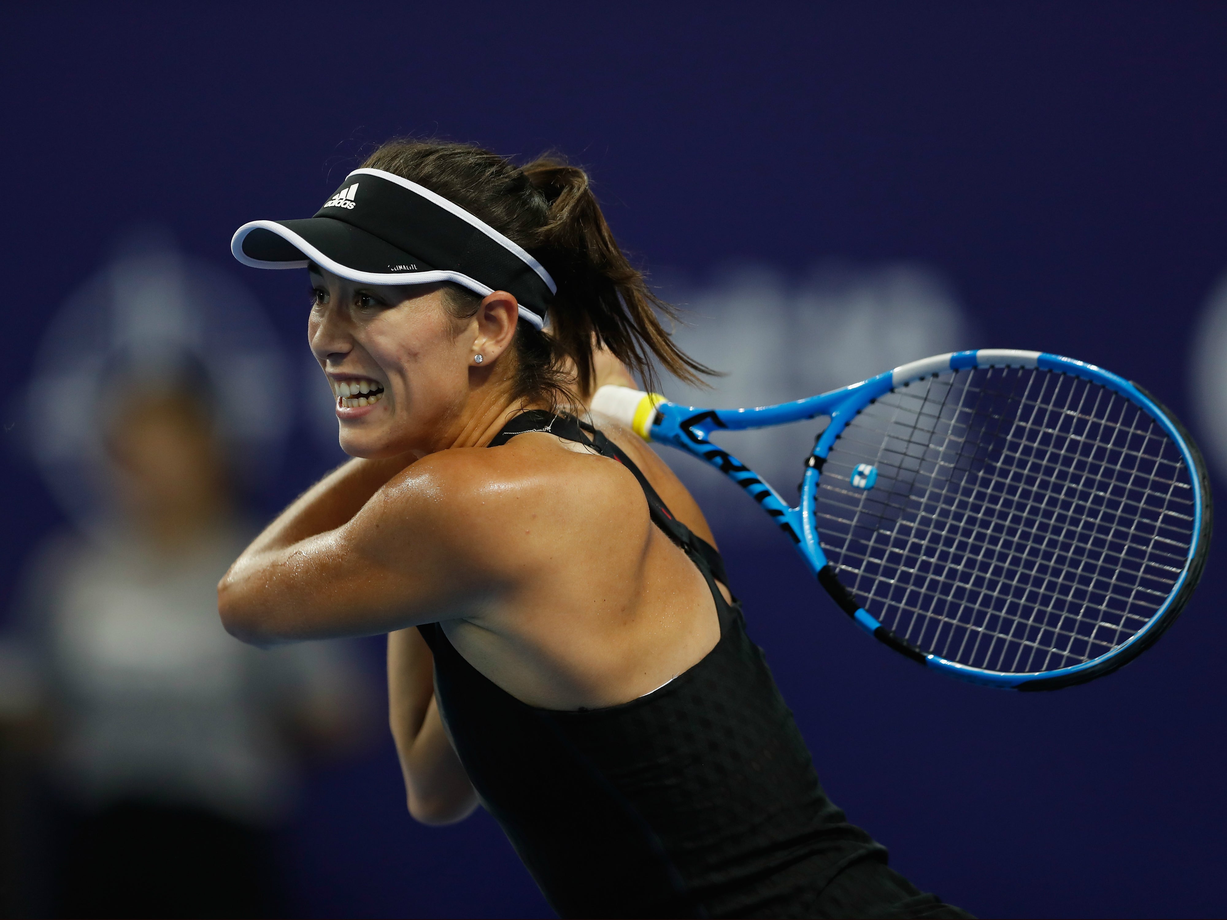 Garbiñe Muguruza vuelve a discutir con su entrenador, se desconecta del partido y pierde once juegos seguidos Garbiñe Muguruza vuelve a discutir con su entrenador, se desconecta del partido y pierde once juegos seguidos