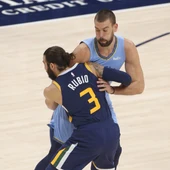 Marc Gasol choca con Ricky Rubio Marc Gasol choca con Ricky Rubio