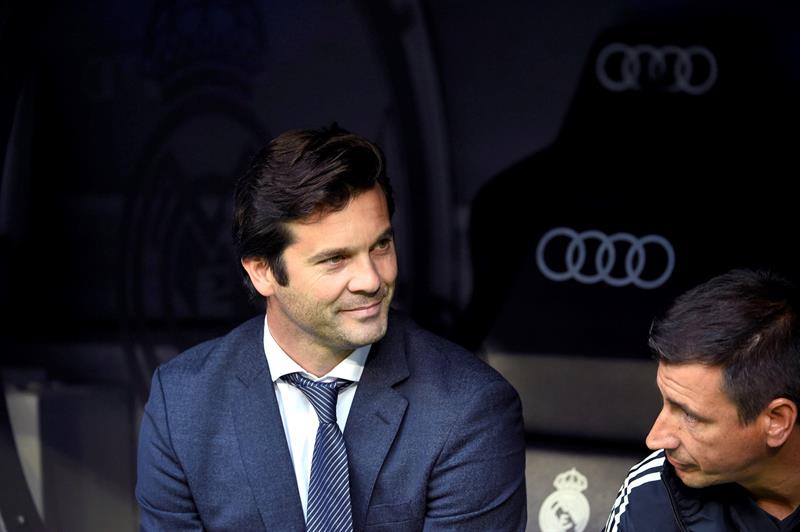 Solari: "¿Isco? Son 24 futbolistas en la plantilla y la parte menos grata de mi trabajo es elegir los que juegan" Solari: "¿Isco? Son 24 futbolistas en la plantilla y la parte menos grata de mi trabajo es elegir los que juegan"