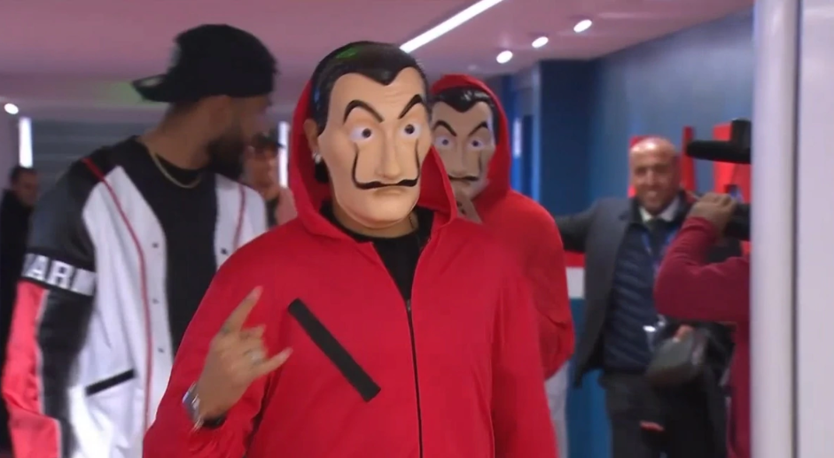 Dos estrellas del PSG llegaron al estadio disfrazados de 'La casa de papel' Dos estrellas del PSG llegaron al estadio disfrazados de 'La casa de papel'