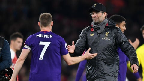 Milner saluda a Klopp