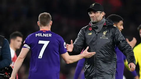 Milner saluda a Klopp Milner saluda a Klopp