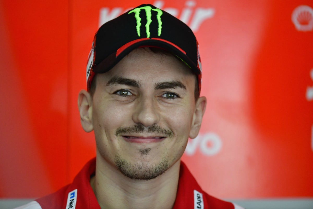 El 'palo' de Jorge Lorenzo a Andrea Dovizioso: "Es un campeón del mundo, de 125cc" El 'palo' de Jorge Lorenzo a Andrea Dovizioso: "Es un campeón del mundo, de 125cc"