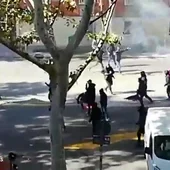 Tres heridos leves por enfrentamientos entre ultras del Rayo y del Barcelona cerca del Estadio de Vallecas Tres heridos leves por enfrentamientos entre ultras del Rayo y del Barcelona cerca del Estadio de Vallecas