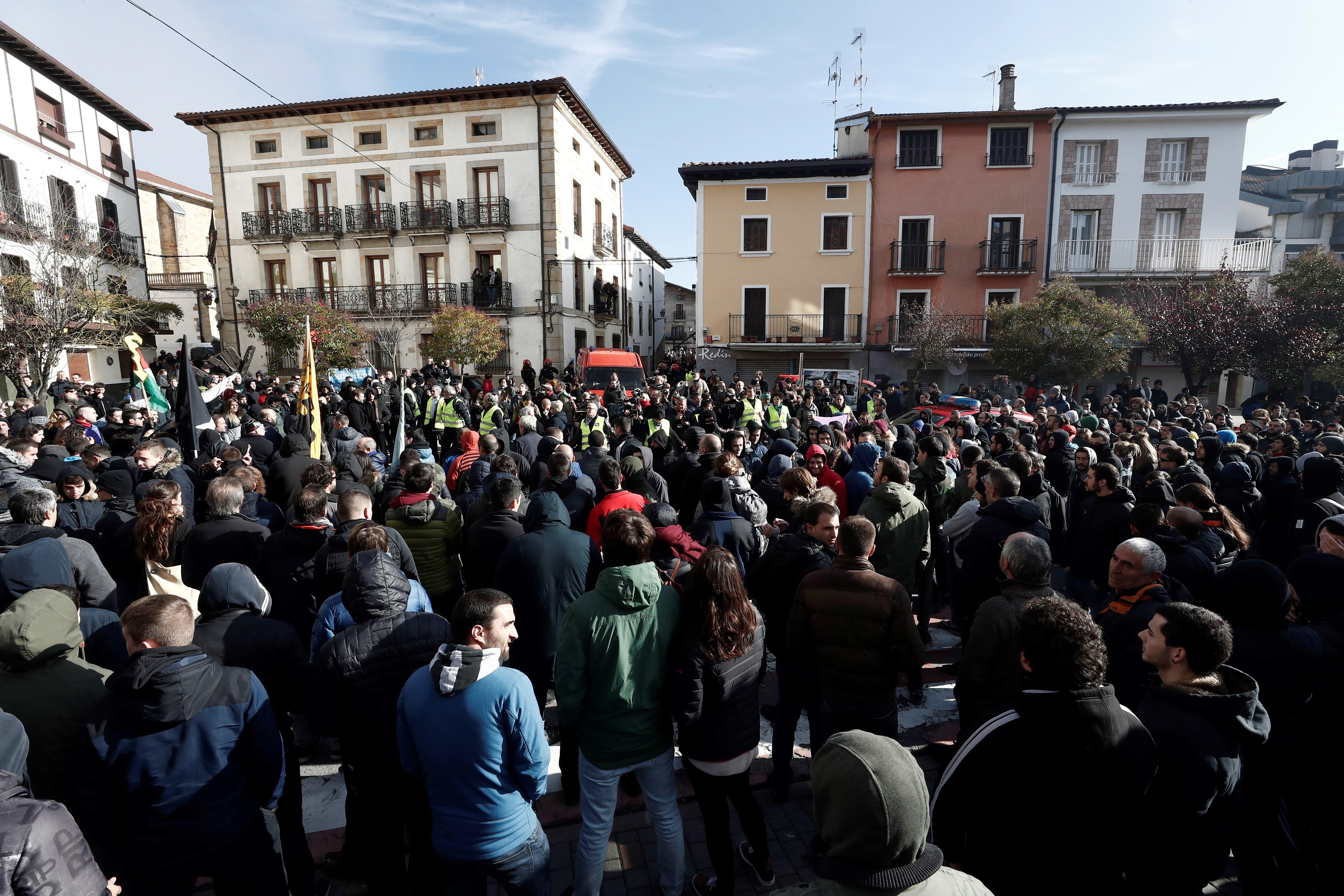 La parroquia de Alsasua lamenta la "utilización de la iglesia" en el bandeo de sus campanas en el acto de Ciudadanos La parroquia de Alsasua lamenta la "utilización de la iglesia" en el bandeo de sus campanas en el acto de Ciudadanos