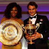 Serena Williams y Roger Federer, en 2012 con sus trofeos de campeones de Wimbledon Serena Williams y Roger Federer, en 2012 con sus trofeos de campeones de Wimbledon