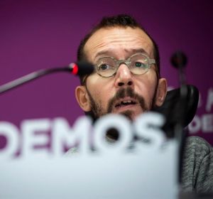 Pablo Echenique en rueda de prensa Pablo Echenique en rueda de prensa
