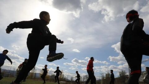 Ni&ntilde;os en uno de los campos de concentraci&oacute;n chinos