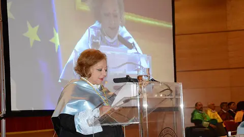 García Rodero durante su intervención tras ser investida doctora "honoris causa" García Rodero durante su intervención tras ser investida doctora "honoris causa"