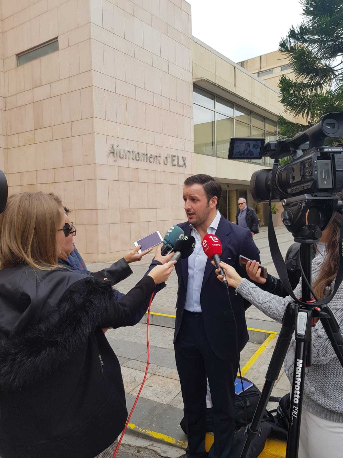El PP de Elche acusa al tripartito de ser desleal con la Diputación Provincial al atribuirse el nuevo sendero al pantano El PP de Elche acusa al tripartito de ser desleal con la Diputación Provincial al atribuirse el nuevo sendero al pantano