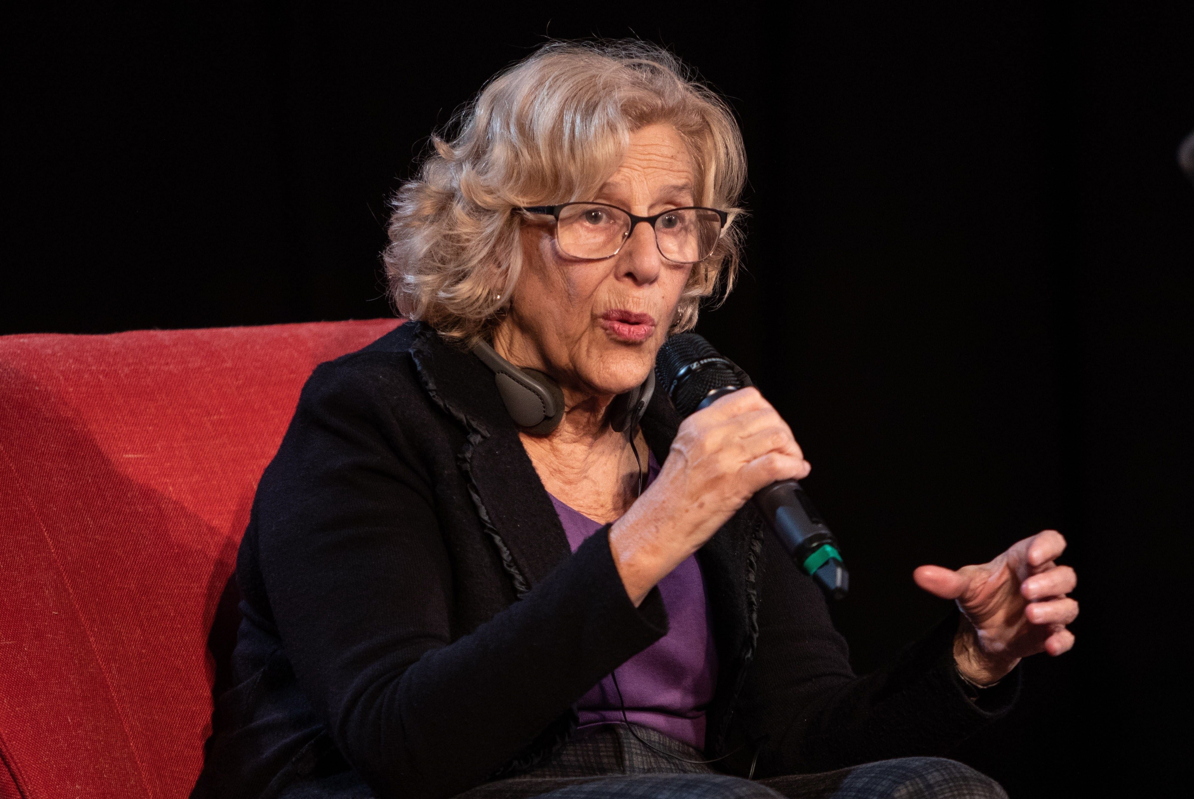 Carmena abandona el hospital tras pasar dos días ingresada por una infección de tobillo Carmena abandona el hospital tras pasar dos días ingresada por una infección de tobillo