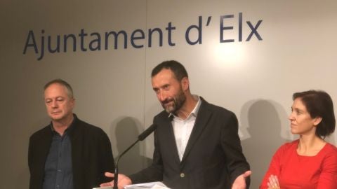 Carlos Gonz&aacute;lez durante la comparecencia en el Ayuntamiento de Elche ante los medios de comunicaci&oacute;n 