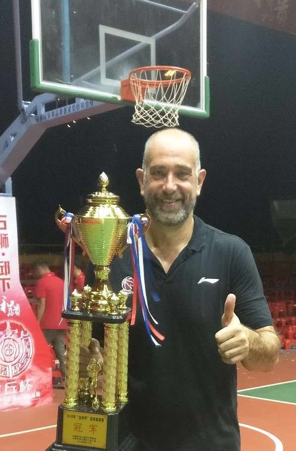 Juan Antonio Orenga en 4 Cuartos: "Hay que pasar página y en España nos cuesta" Juan Antonio Orenga en 4 Cuartos: "Hay que pasar página y en España nos cuesta"