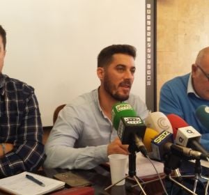 USO, UGT y CCOO durante la rueda de prensa convocada en el Ayuntamiento USO, UGT y CCOO durante la rueda de prensa convocada en el Ayuntamiento