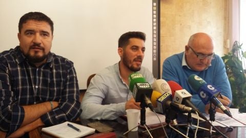 USO, UGT y CCOO durante la rueda de prensa convocada en el Ayuntamiento