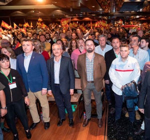 El líder de Vox, Santiago Abascal, junto a José Antonio Ortega Lara (i), fundador del partido en la conferencia que dieron en un hotel de Murcia titulada La España Viva El líder de Vox, Santiago Abascal, junto a José Antonio Ortega Lara (i), fundador del partido en la conferencia que dieron en un hotel de Murcia titulada La España Viva