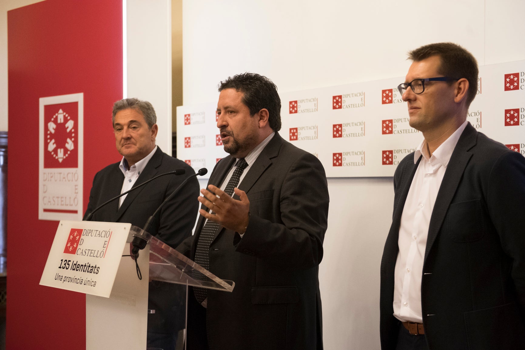 La Diputación invertirá cerca de 300 mil euros en el abastecimiento de agua a todos los municipios de la provincia La Diputación invertirá cerca de 300 mil euros en el abastecimiento de agua a todos los municipios de la provincia