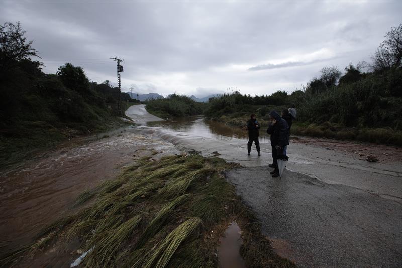 La Generalitat suspèn les classes i restringeix la mobilitat en cinc comarques per l’alerta vermella de pluges La Generalitat suspèn les classes i restringeix la mobilitat en cinc comarques per l’alerta vermella de pluges