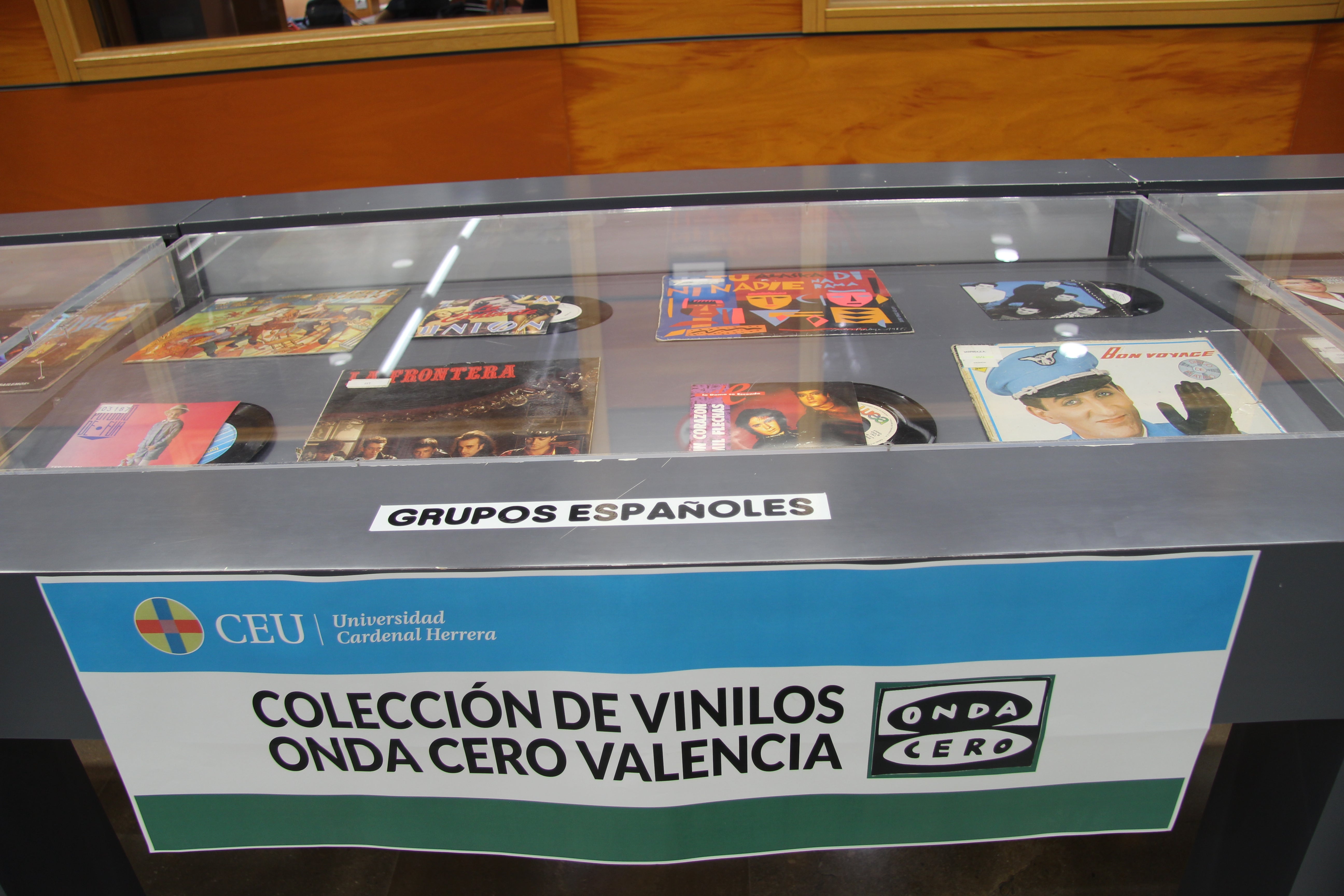 Onda Cero Valencia cede más de diez mil discos al CEU. Onda Cero Valencia cede más de diez mil discos al CEU.