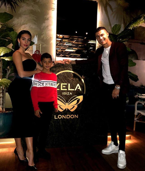 La boda más esperada del planeta fútbol: Georgina Rodríguez y Cristiano Ronaldo se comprometen con estos 'anillazos' La boda más esperada del planeta fútbol: Georgina Rodríguez y Cristiano Ronaldo se comprometen con estos 'anillazos'