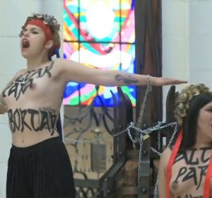Acción de Femen en la Catedral de la Almudena Acción de Femen en la Catedral de la Almudena