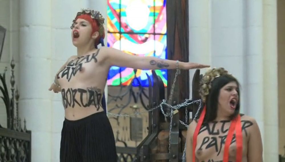 Acción de Femen en la Catedral de la Almudena