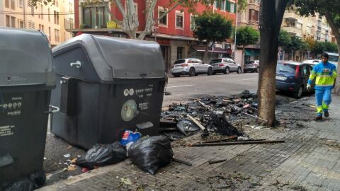Contenedores quemados en Palma 