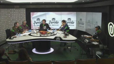Magistral interpretación del 'Buenas Noches Señora' de los componentes de Surtido de Ibéricos Magistral interpretación del 'Buenas Noches Señora' de los componentes de Surtido de Ibéricos