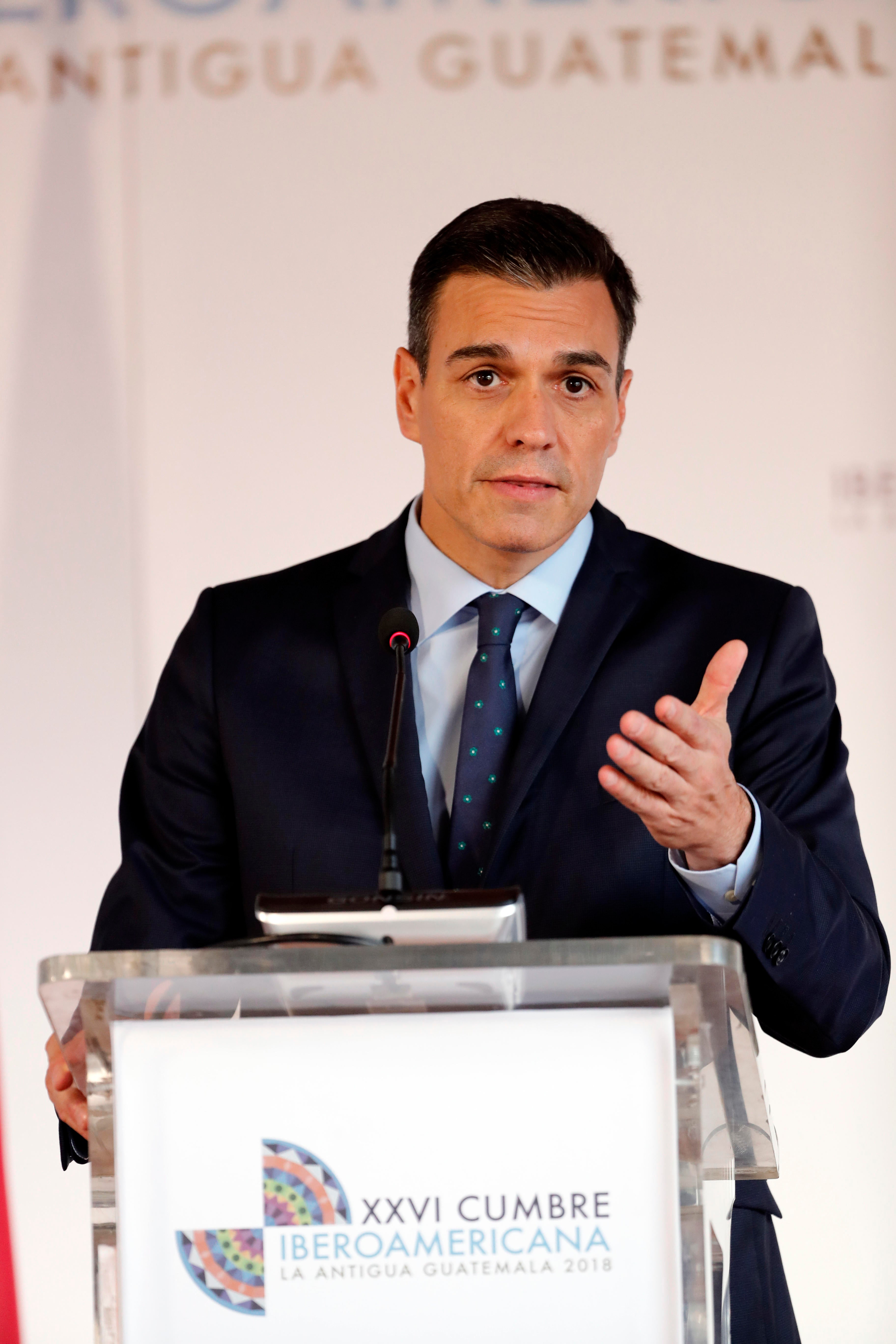 Sánchez reafirma su compromiso de defender la Constitución y la democracia "frente al miedo", tras las elecciones en Andalucía Sánchez reafirma su compromiso de defender la Constitución y la democracia "frente al miedo", tras las elecciones en Andalucía
