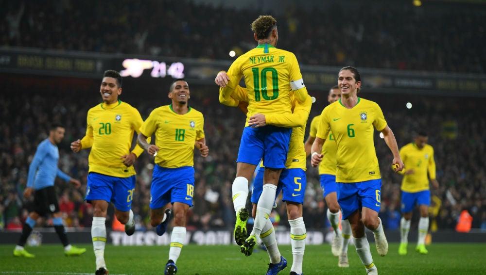 Brasil celebra un gol