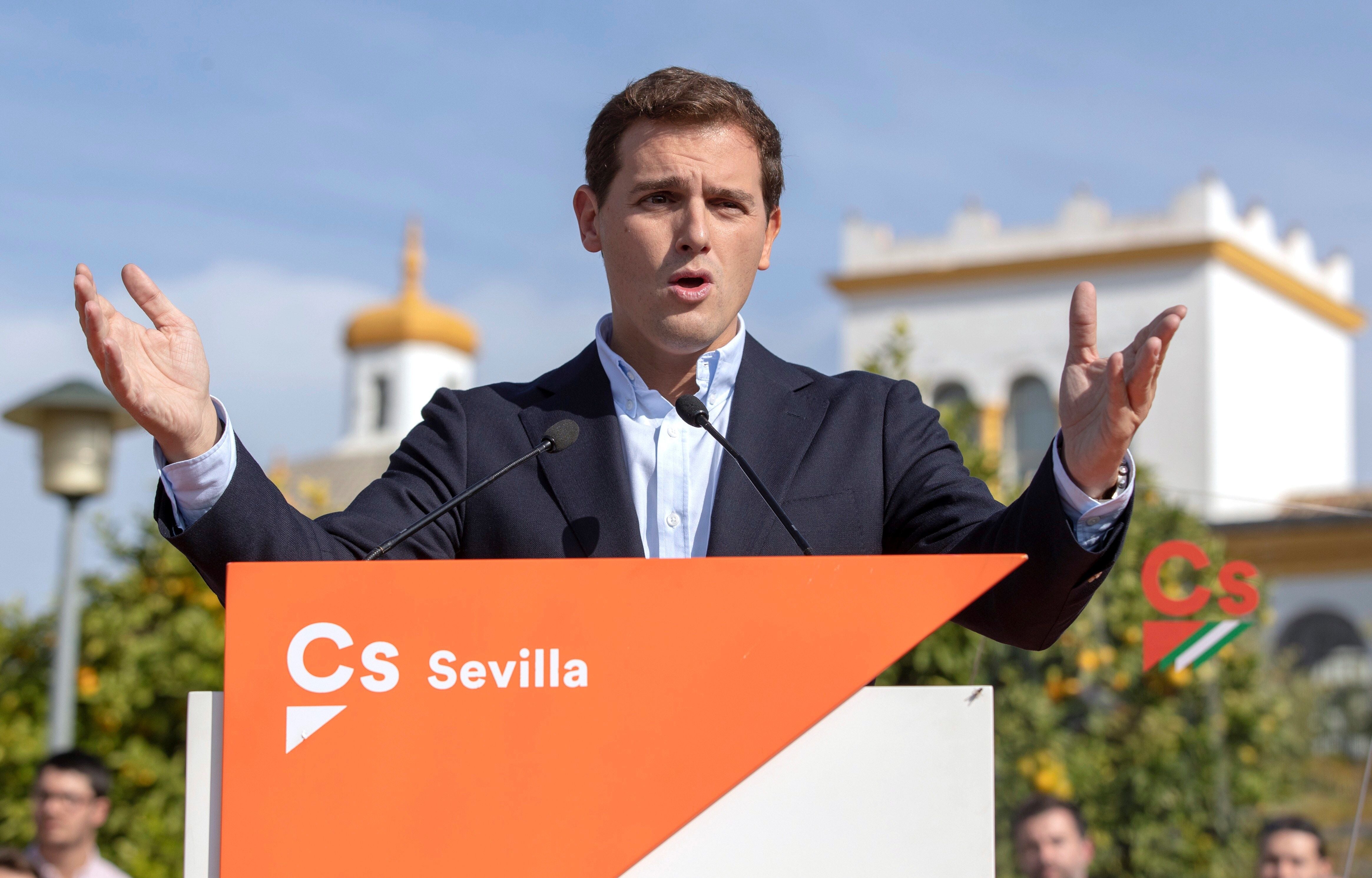 Rivera afirma que Sánchez purga la abogacía del Estado para atrincherarse en La Moncloa Rivera afirma que Sánchez purga la abogacía del Estado para atrincherarse en La Moncloa