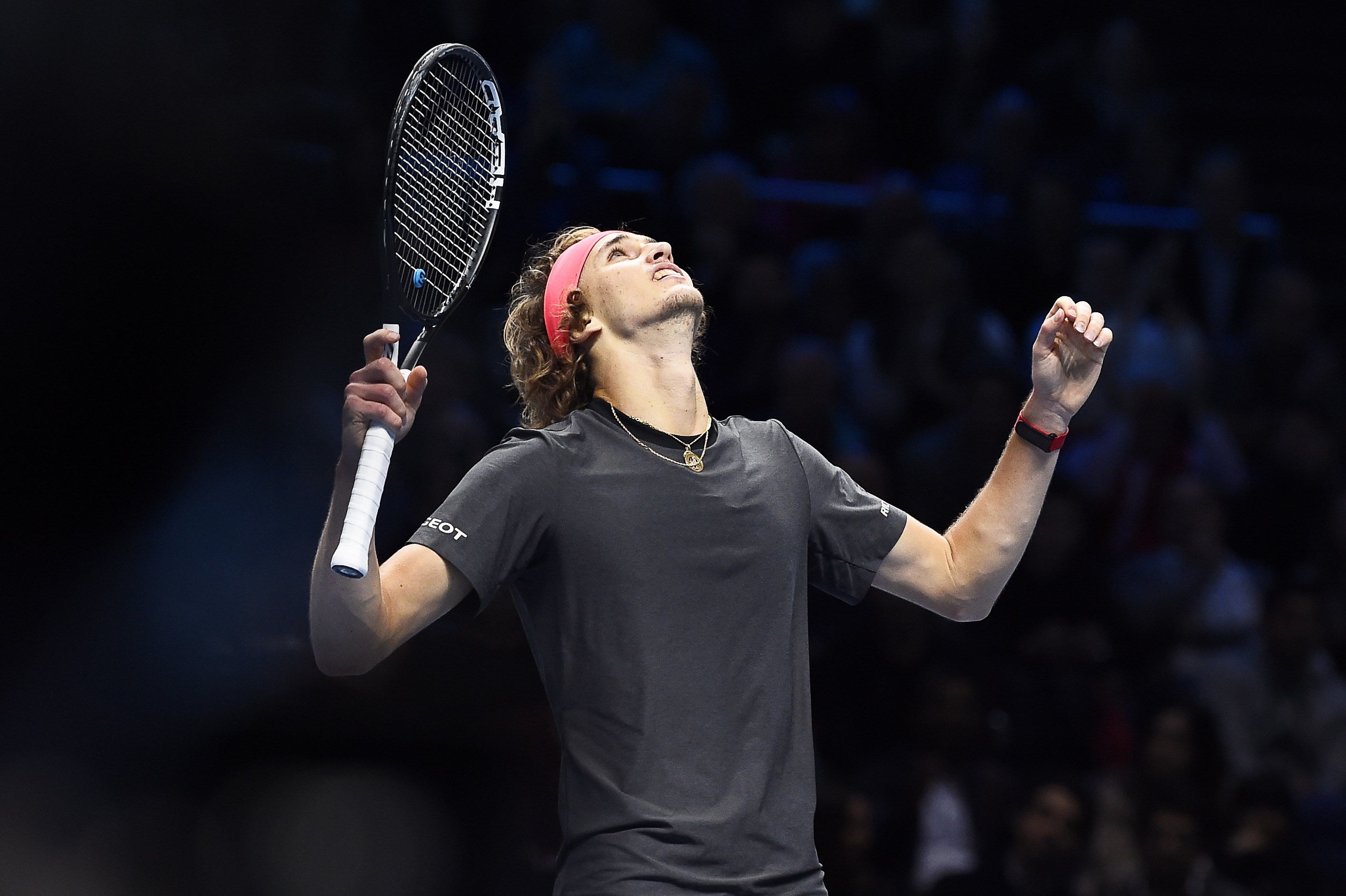 Zverev tumba a Federer y accede a su primera final del Torneo de Maestros Zverev tumba a Federer y accede a su primera final del Torneo de Maestros