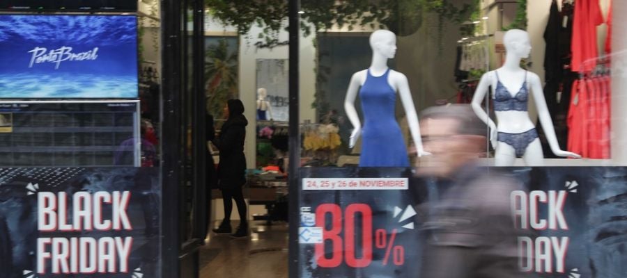 Imagen de archivo de escaparates con ofertas del Black Friday Imagen de archivo de escaparates con ofertas del Black Friday