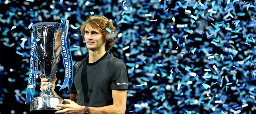 Zverev alza el título de la Copa Masters en Londres Zverev alza el título de la Copa Masters en Londres