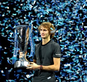 Zverev alza el título de la Copa Masters en Londres Zverev alza el título de la Copa Masters en Londres