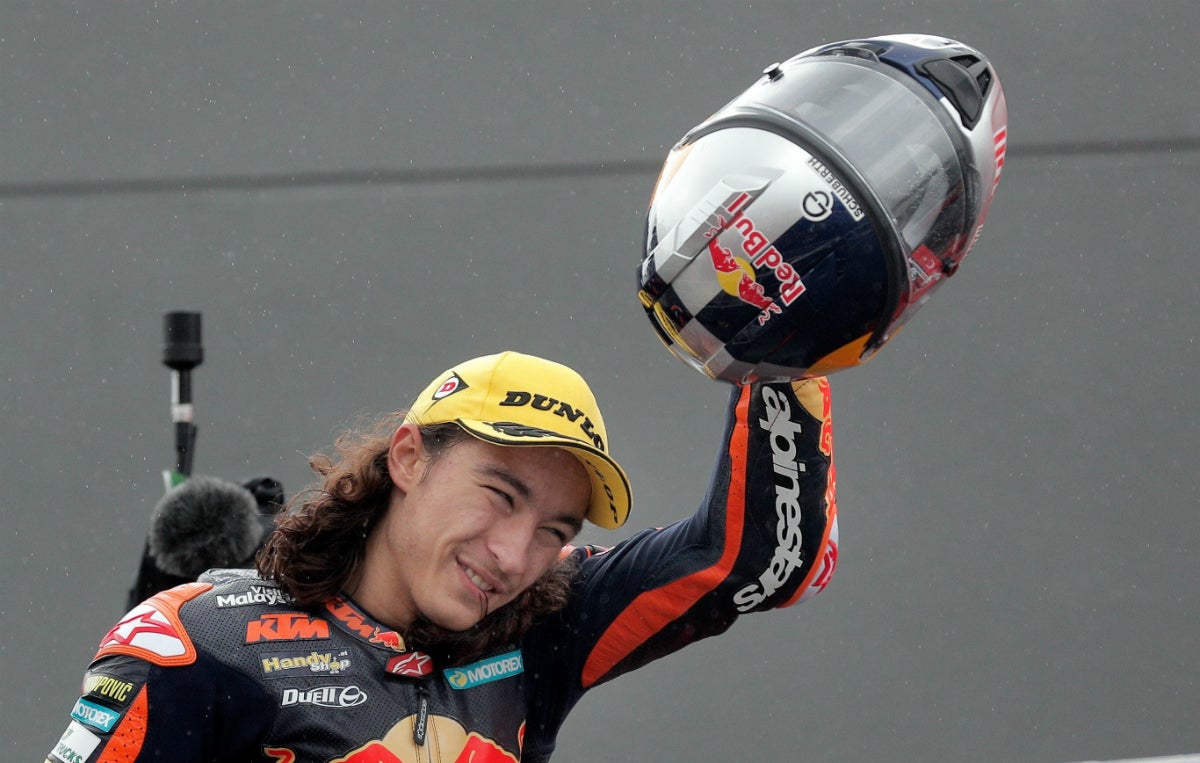 Can Oncu entra en la historia del motociclismo: es el más joven en ganar un Gran Premio a sus 15 años, tres meses y veinte días Can Oncu entra en la historia del motociclismo: es el más joven en ganar un Gran Premio a sus 15 años, tres meses y veinte días
