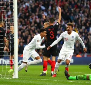 Lindgard celebra un gol con Inglaterra Lindgard celebra un gol con Inglaterra