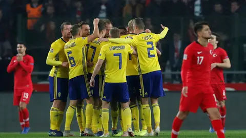 Los jugadores de Suecia celebran el gol de la victoria ante Turquía Los jugadores de Suecia celebran el gol de la victoria ante Turquía