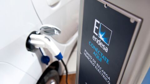 Punto de recarga de coche el&eacute;ctrico 