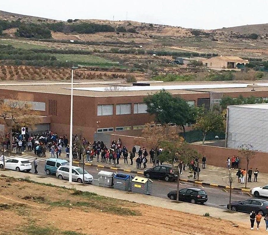 Las comunidades educativas del Camp d’Elx critican que la Concejalía de Educación no haya avisado de la suspensión de clases con mayor antelación Las comunidades educativas del Camp d’Elx critican que la Concejalía de Educación no haya avisado de la suspensión de clases con mayor antelación
