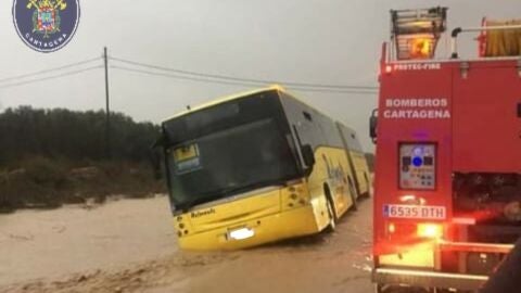 Escolares atrapados en un autob&uacute;s en Cartagena