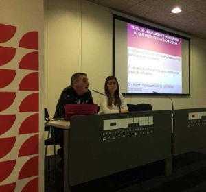 El director del CP Julio María López Orozco de Elche en una charla El director del CP Julio María López Orozco de Elche en una charla