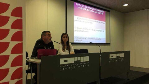 El director del CP Julio Mar&iacute;a L&oacute;pez Orozco de Elche en una charla 