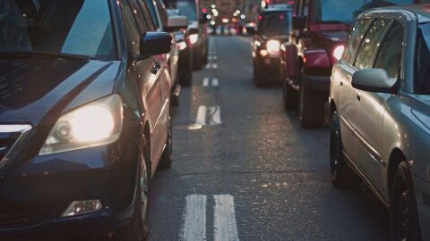 coches en un atasco