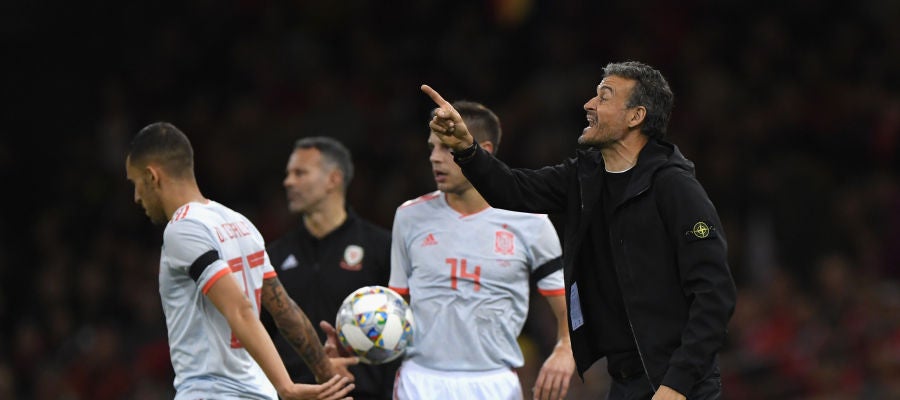 Luis Enrique, dando indicaciones Luis Enrique, dando indicaciones
