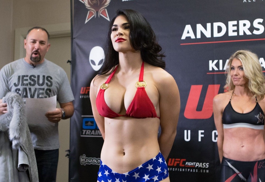 La luchadora de UFC Rachael Ostovich sufre una fractura del hueso orbital tras ser agredida por su marido La luchadora de UFC Rachael Ostovich sufre una fractura del hueso orbital tras ser agredida por su marido