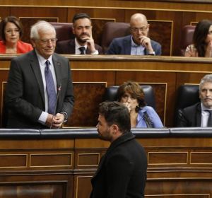 El ministro de Asuntos Exteriores Josep Borrell y el diputado de ERC Gabriel Rufián, durante la sesión de control El ministro de Asuntos Exteriores Josep Borrell y el diputado de ERC Gabriel Rufián, durante la sesión de control