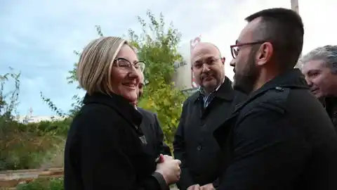 La consellera d´Obres Públiques MªJosé Salvador junt amb l´alcalde José Benlloch i els regidors Obiol i Serralvo en Vila-real per anunciar la licitació. La ronda contarà amb dos carrils per a trànsit pesar i també carril per a ciclistes i vianants.